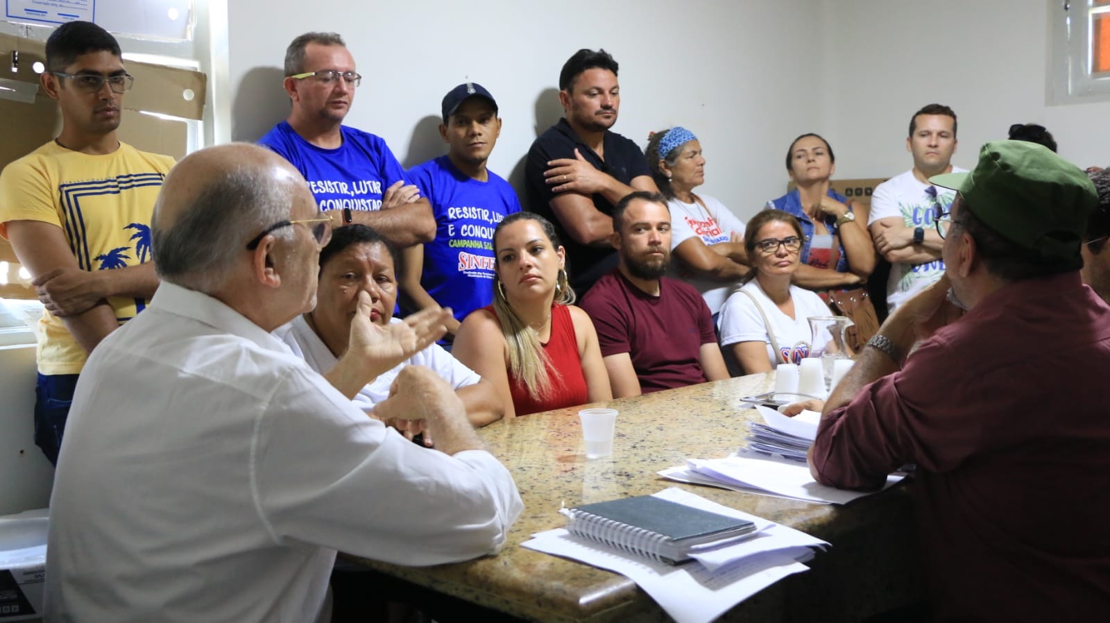 Prefeito interino Ivanes Lacerda se reúne com representações do SINFEMP