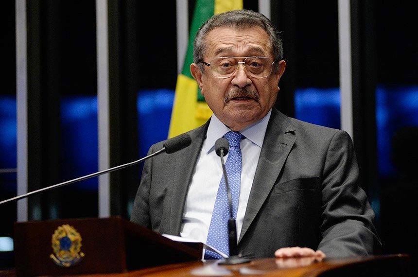 Internado na UTI há mais de um mês, José Maranhão volta a ser sedado