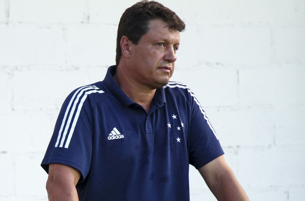 Adilson Batista sofre infarto e é internado em hospital de Curitiba