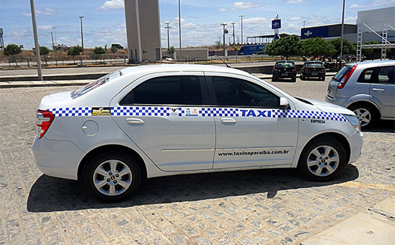 Representante da Cooperativa dos Taxistas diz que taxímetros não podem ser instalados em 30 dias e argumenta sobre portaria do Inmetro - Saiba mais.
