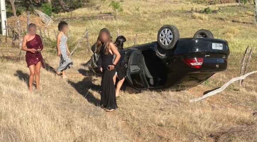 Veículo capota em rodovia do Sertão com grupo que voltava de festa