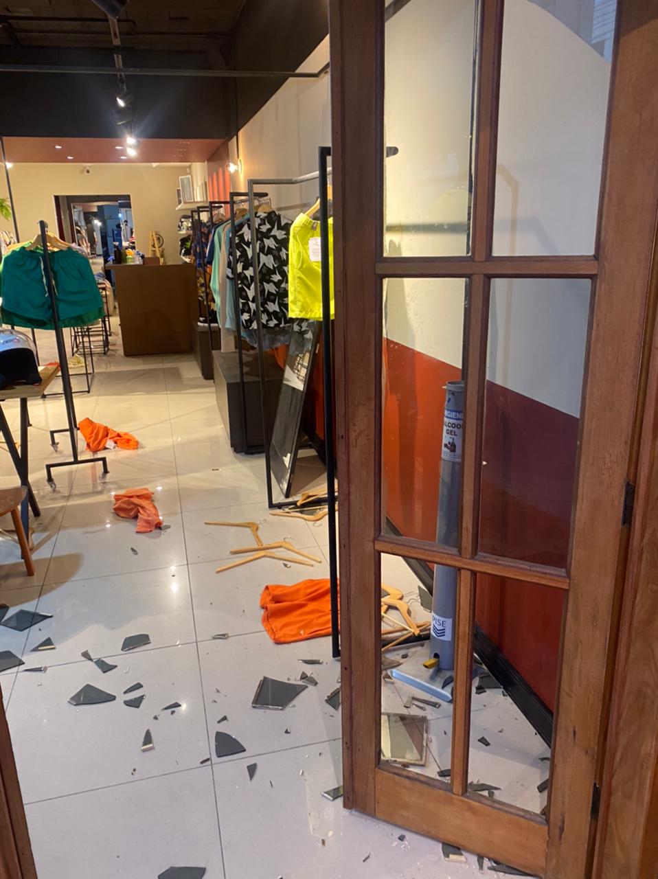 Loja é arrombada na madrugada deste domingo (17) no centro de Patos. Câmeras registram, suspeito é preso e objetos recuperados. Veja