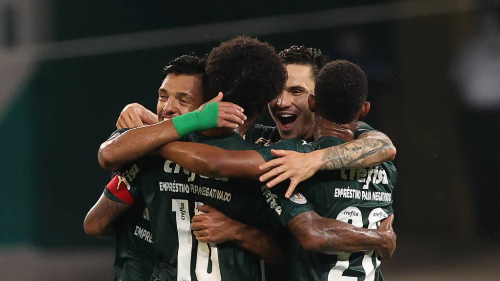 Palmeiras finda série positiva do Corinthians com goleada e pode dormir no G4 do Brasileiro
