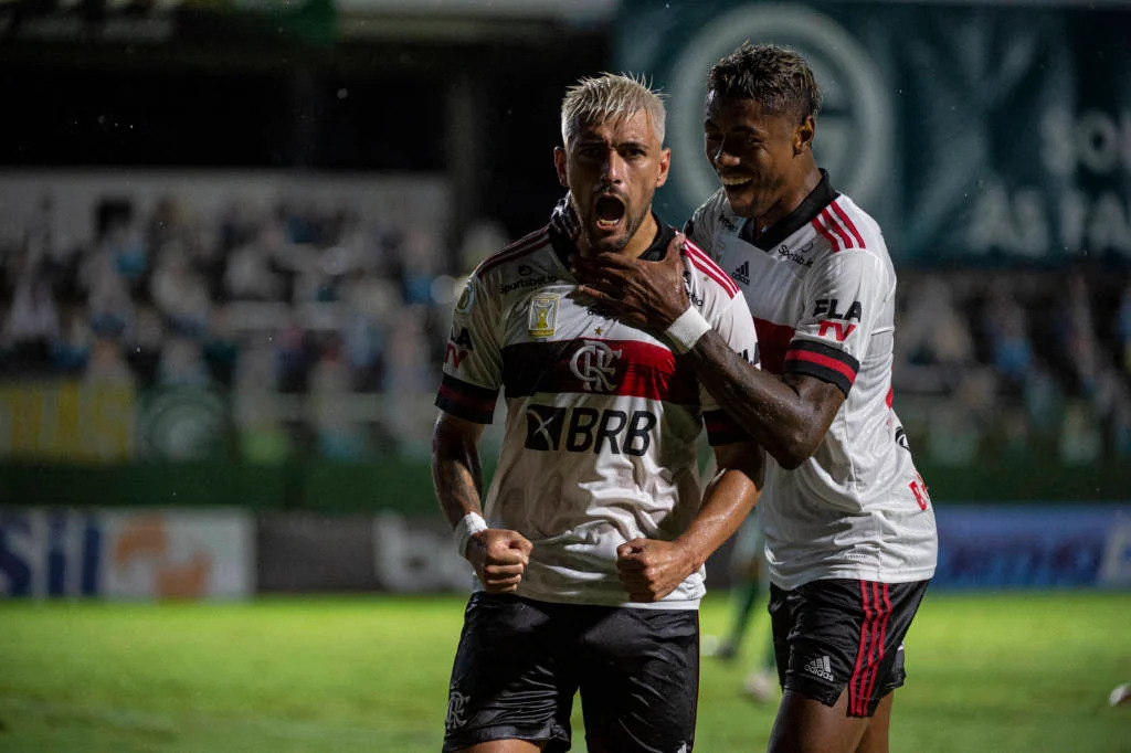 Flamengo se recupera no Brasileirão e vence o Goiás fora de casa