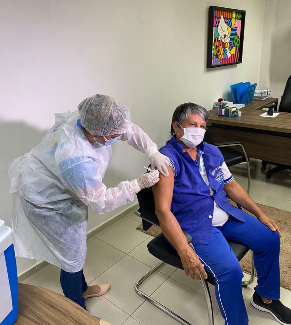 Covid-19: Prefeito de Malta, Igor Rosa, acompanha entrega e o início da vacinação no município