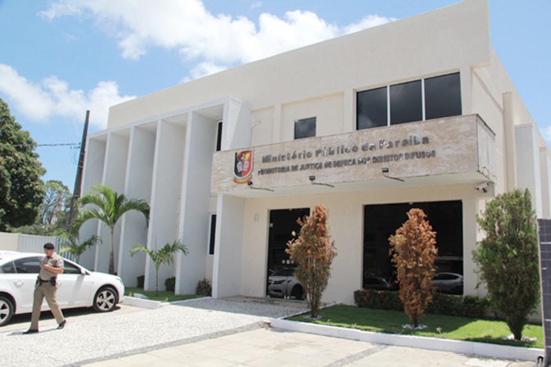 Promotoria de Justiça de Pombal abre ação para investigar se prefeito da cidade furou a fila para tomar a vacina contra a Covid-19