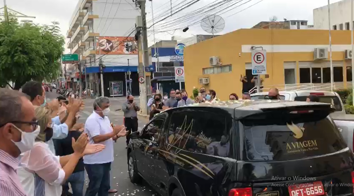 Colegas e amigos fazem última homenagem ao advogado Humberto Pires vítima da covid-19. Veja o vídeo