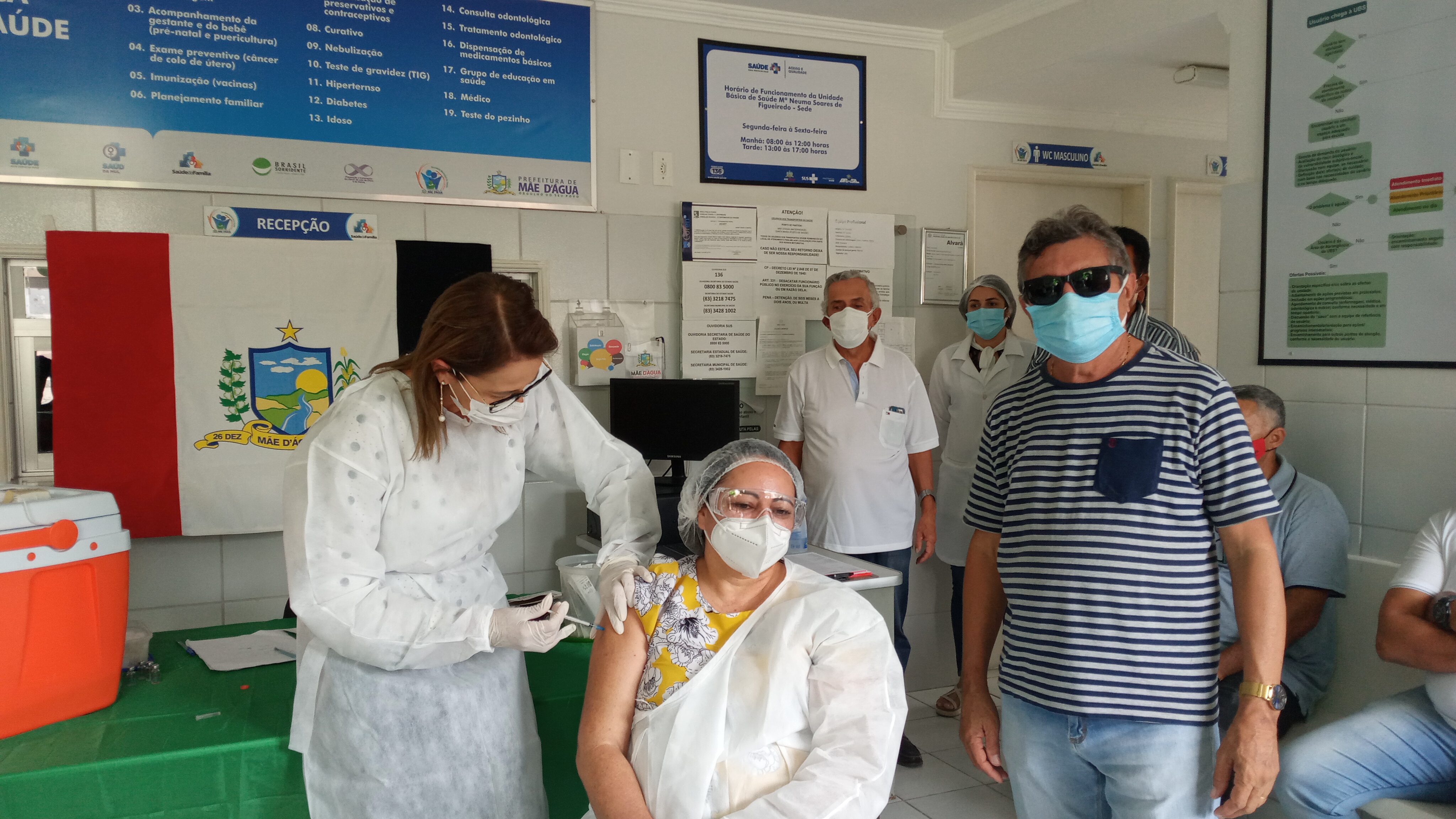 Primeiras doses da vacina contra Covid-19 são aplicadas nos profissionais da Saúde de Mãe d’Água