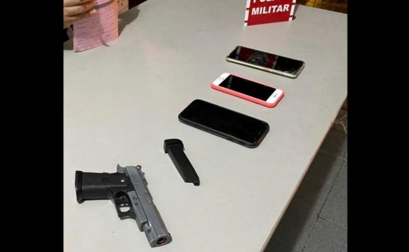 Jovem de 18 anos é preso em flagrante tentando assaltar pizzaria com arma falsa na região de Pombal