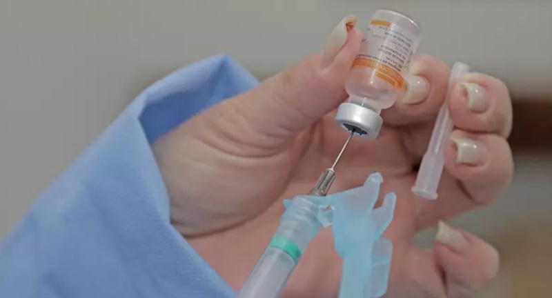 Em uma semana, Brasil já vacinou mais de 700 mil pessoas contra a Covid-19 e já ultrapassa a gigante Índia proporcionalmente