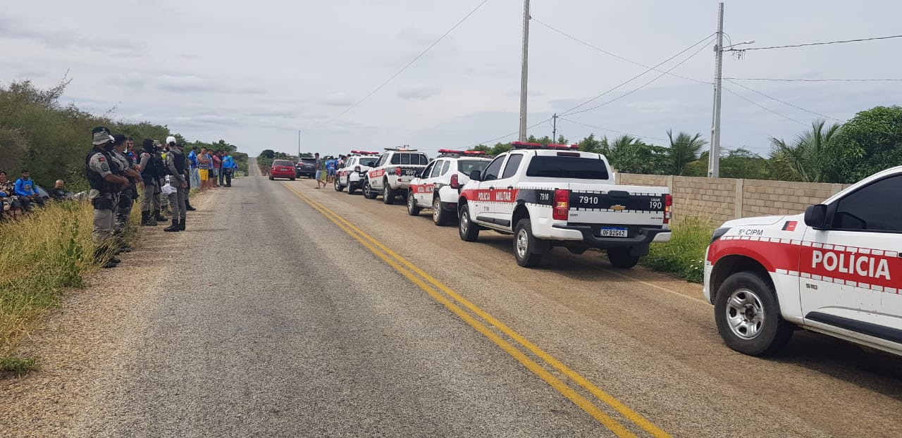 PM intercepta grupo com mais de 20 motociclistas praticando manobras perigosas no Sertão
