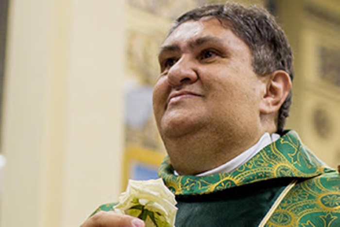 Padre Ronaldo Marques recebe alta de hospital de Campina Grande após internamento devido o Covid-19