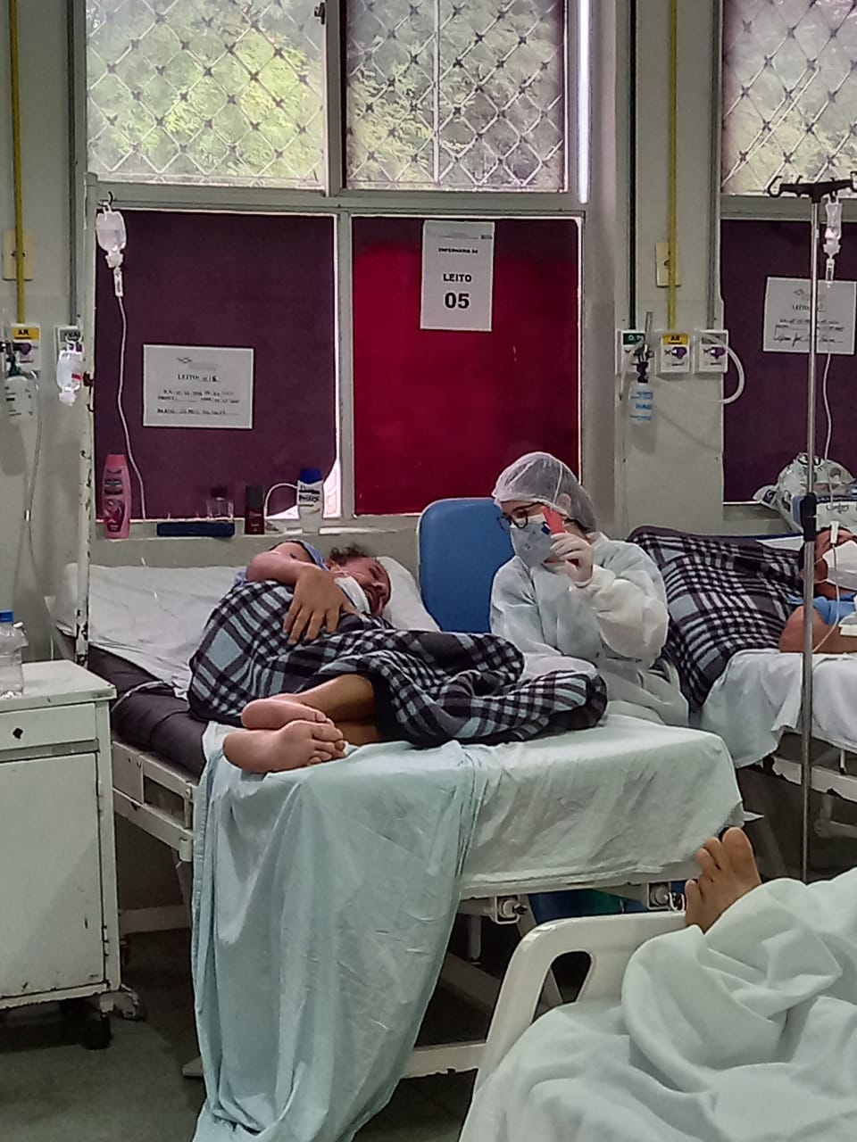 Complexo Hospitalar de Patos realiza diariamente videochamadas para familiares de pacientes com Covid