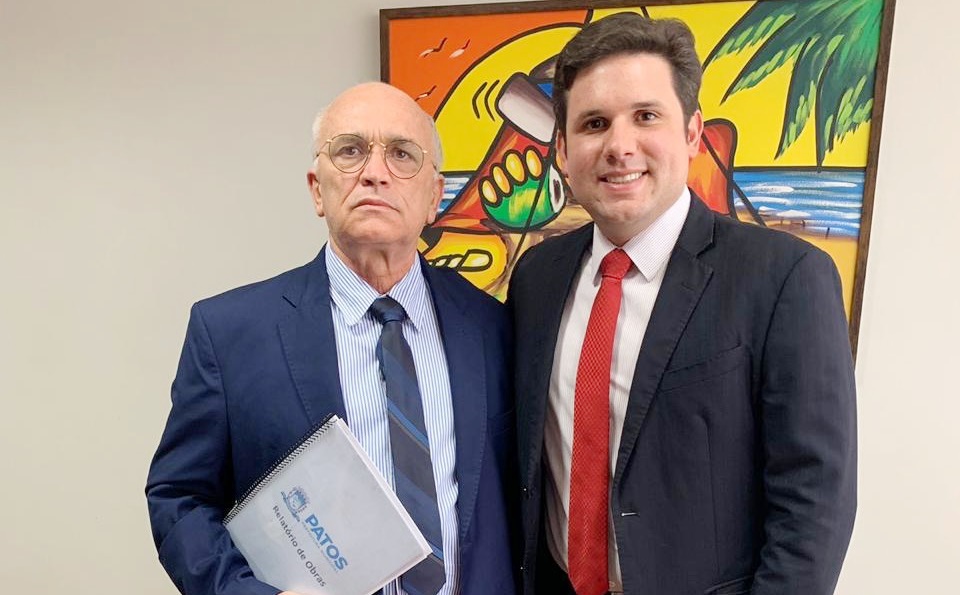 Deputado federal Hugo Motta presta homenagem ao ex-prefeito Ivanes Lacerda e relembra trajetória do mesmo como médico e gestor. Ouça