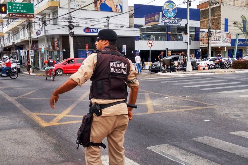 Pela Lei Federal 13.022/14 o número mínimo de 200 agentes deveria compor a Guarda Municipal, mas existem apenas 10 em Patos