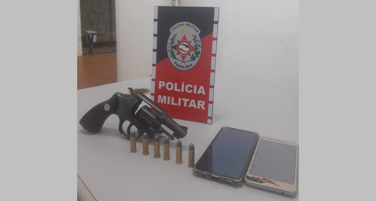 Polícia Militar prende acusados de roubo e apreende arma de fogo em Patos