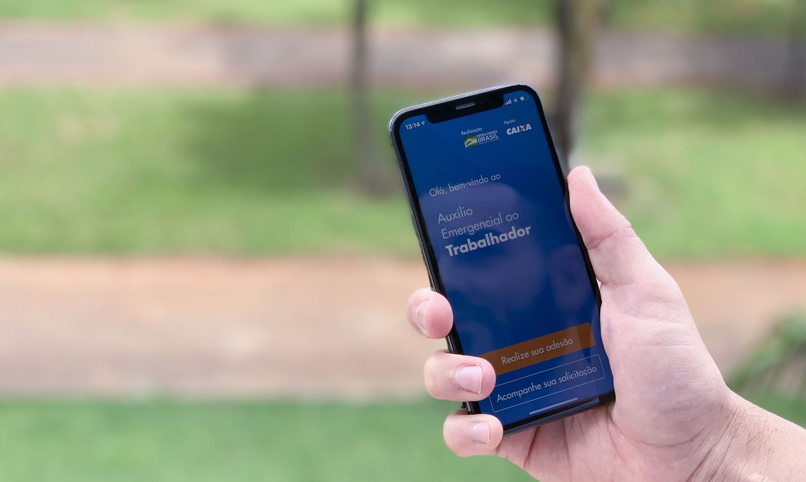 Pessoas nascidas em dezembro já podem sacar auxílio emergencial