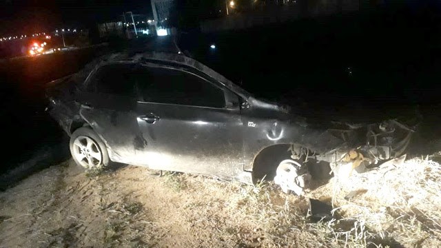 Carro capota na BR 361 próximo a cidade de Patos