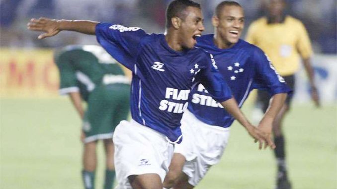 São Paulo Crystal contrata volante campeão brasileiro com o Cruzeiro e mais três medalhões