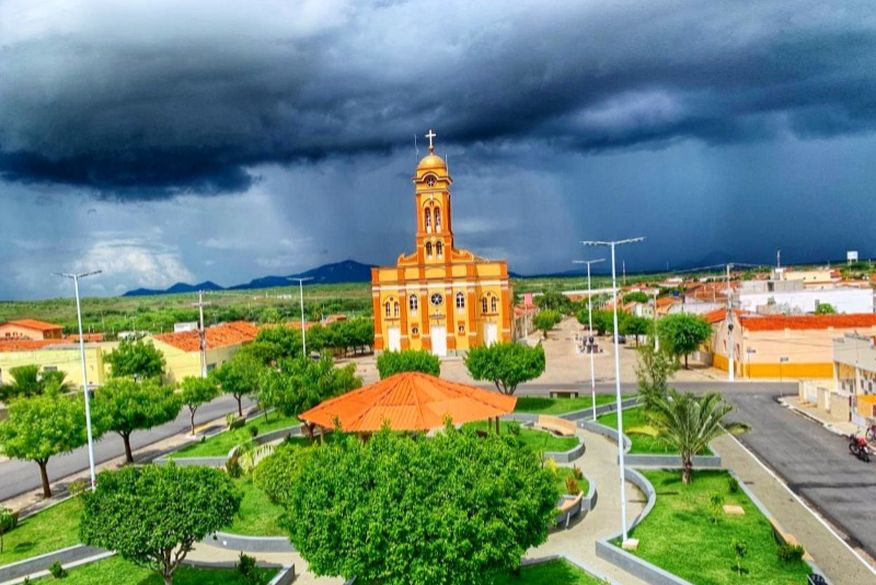 Bandidos se passam por entregadores para assaltar residência e roubar carro em São Mamede