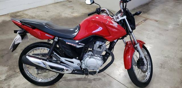 Jovem tem moto tomada por meio de assalto ao chegar para assistir aula na noite desta sexta (11) aqui em Patos