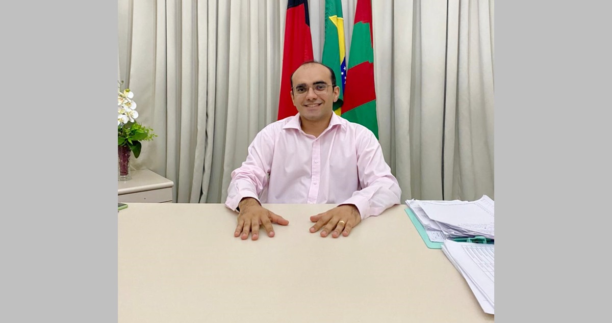 Prefeito sertanejo abre mão do salário de R$ 18 mil para apoiar estudantes