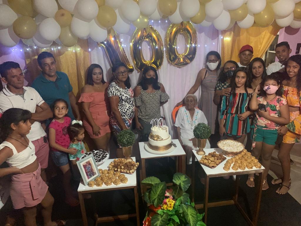 Em grande estilo idosa de São José do Bonfim comemora seu Centenário