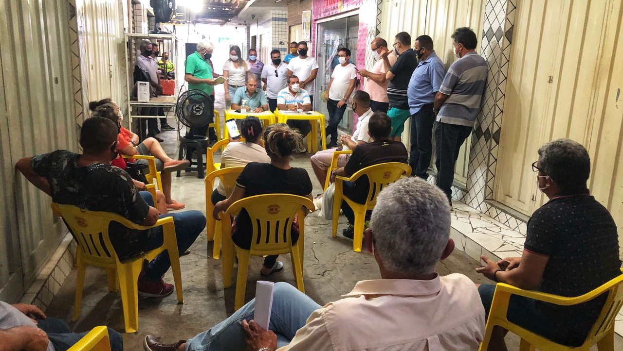 Prefeito Nabor Wanderley dialoga com lojistas do Mercado Público e confirma melhorias no logradouro