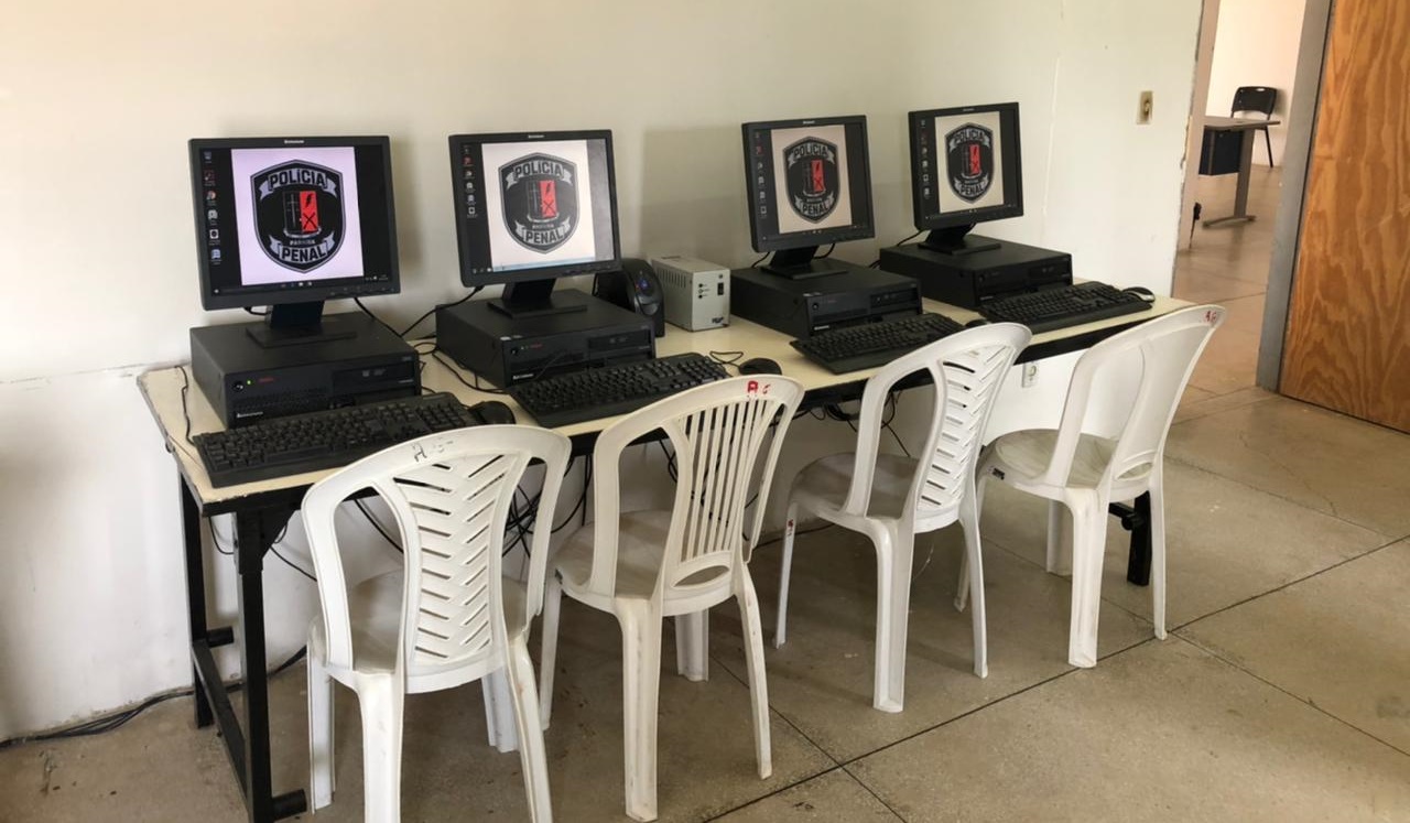 Colônia Penal de Sousa monta laboratório com computadores doados pelo CCBNB