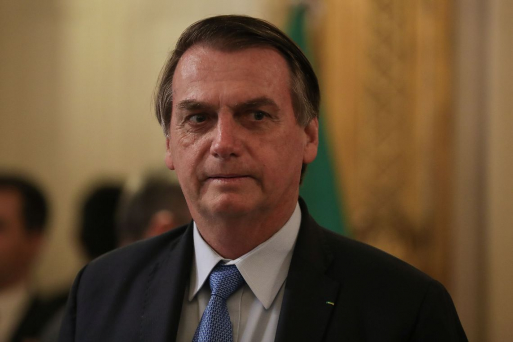 Bolsonaro estuda projeto de lei para mudar cobrança de ICMS sobre combustíveis