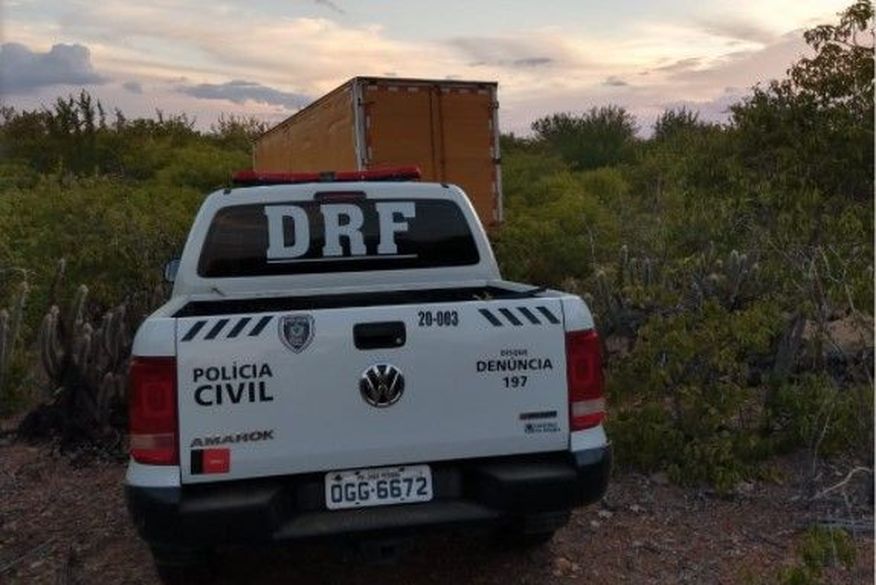 Polícia Civil recupera caminhão carregado de panelas de pressão que havia sido roubado no Sertão