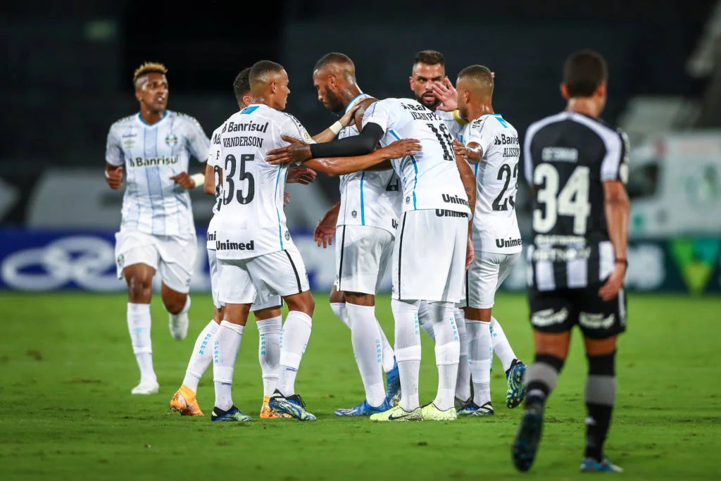 Cumprindo tabela, Botafogo é goleado pelo Grêmio