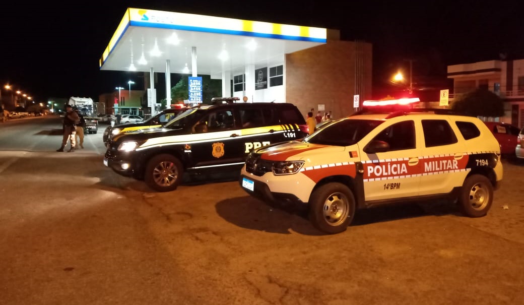 Dois suspeitos de tentar assaltar um taxista na cidade de Patos-PB foram presos em ação conjunta entre a Polícia Rodoviária Federal e a Polícia Militar