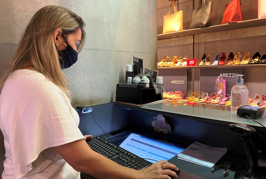 Em Patos, Grupo Guedes recebe currículos para vagas de empregos através de Banco de Talentos online