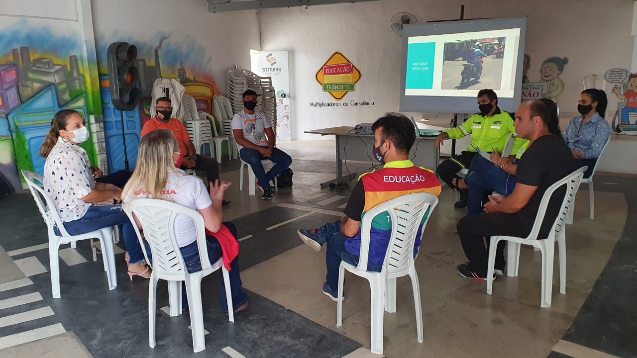 STTRANS Patos realiza reunião com empresas de delivery e motoboys