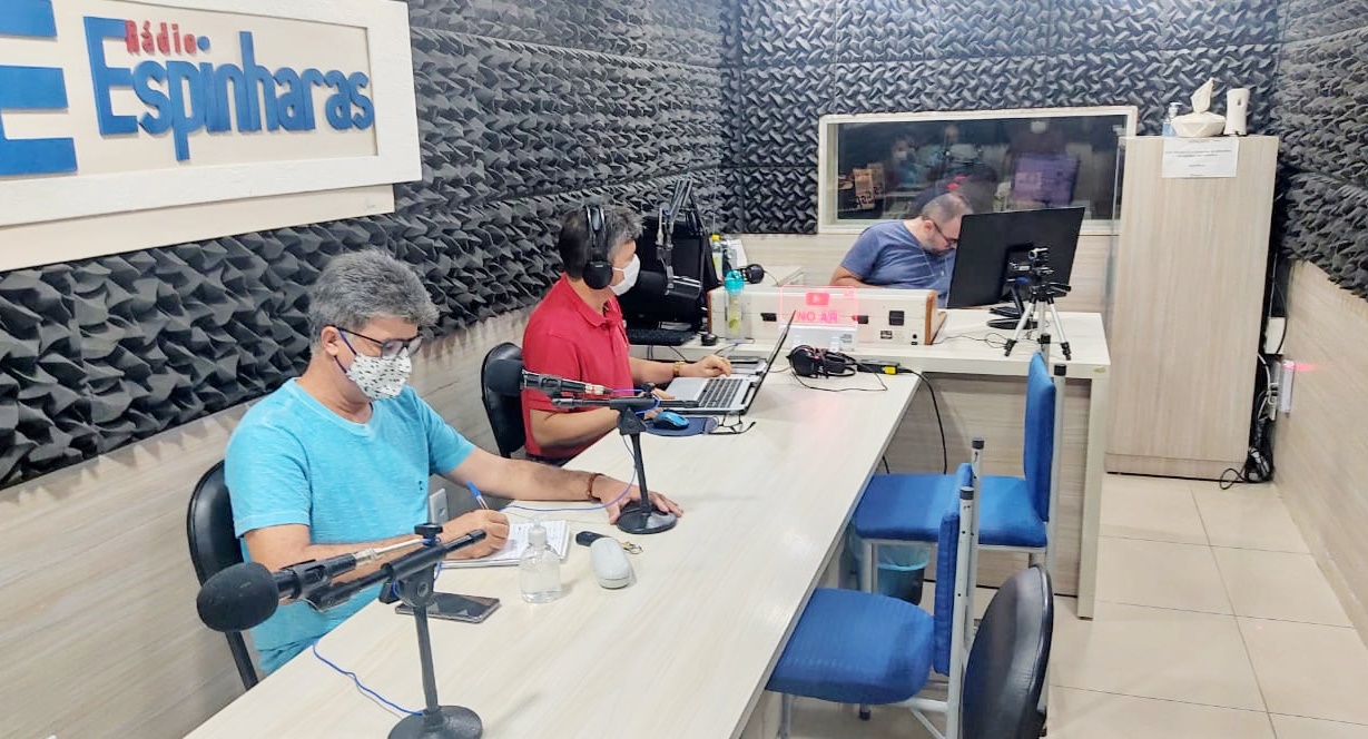 Em entrevista na Rádio Espinharas, vereador Marco César reafirma sua posição de independência na Câmara de Patos. Veja o vídeo