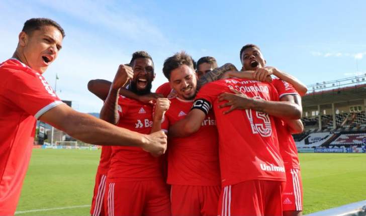 BRASILEIRÃO: Briga pelo título e polêmicas de arbitragem esquentam o domingo