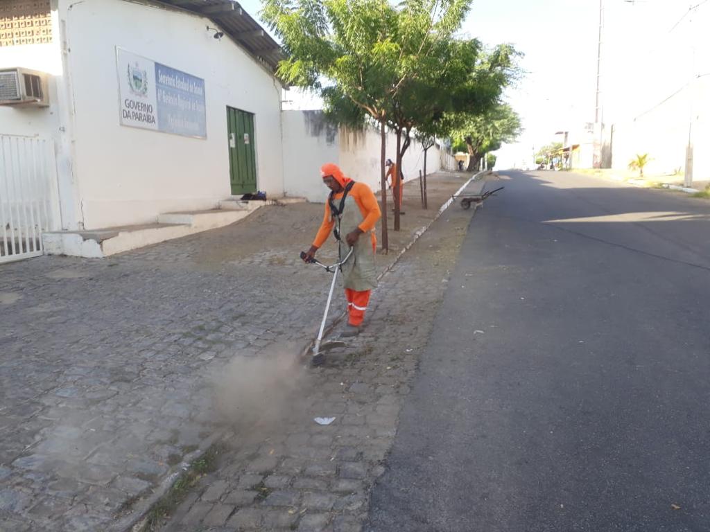Área do entorno do Complexo de Patos já está limpa, com meios fios pintados, árvores podadas e lixo recolhido