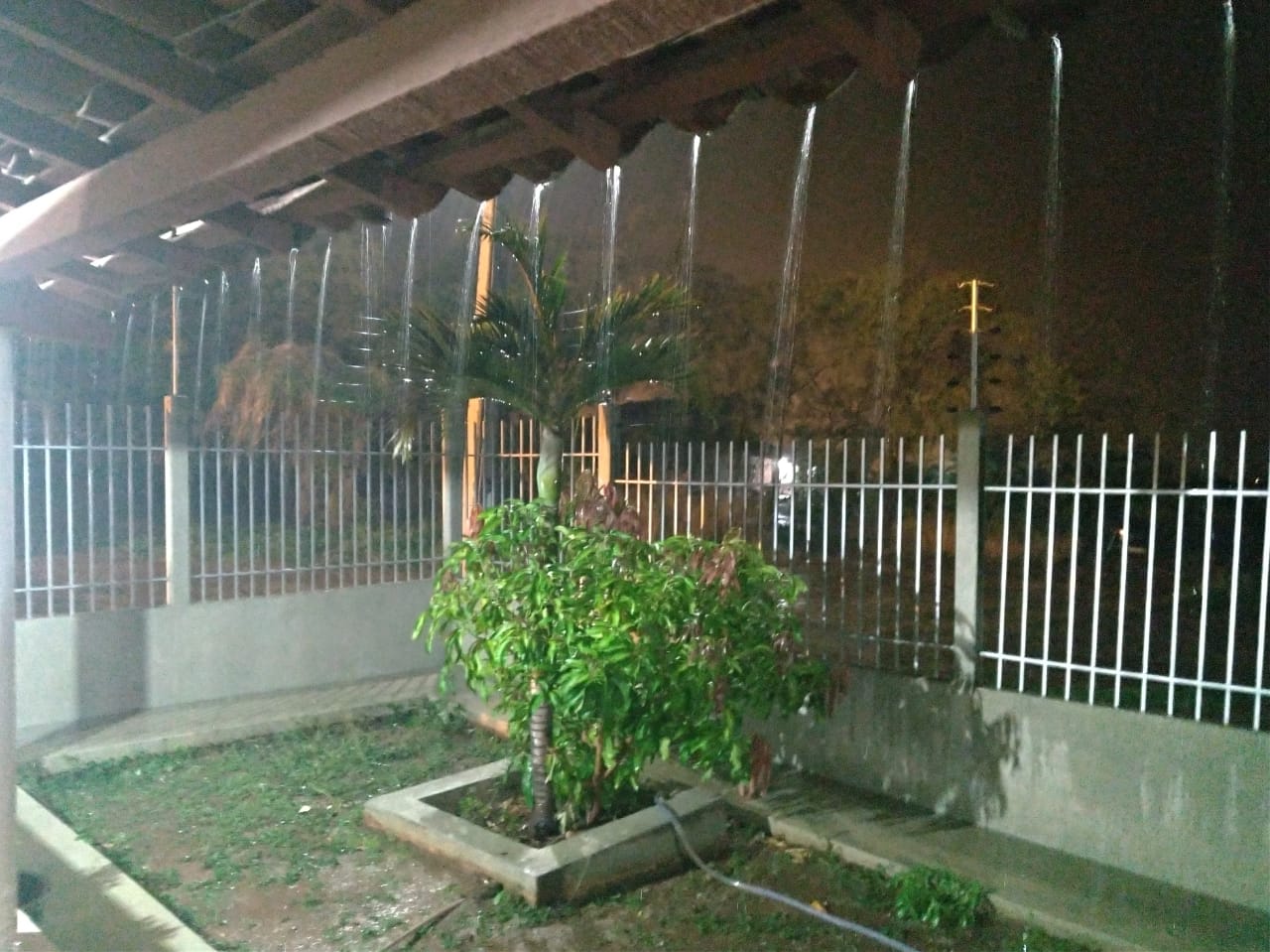 Noite de segunda-feira de carnaval de muita chuva em Santa Terezinha-PB. Veja o vídeo