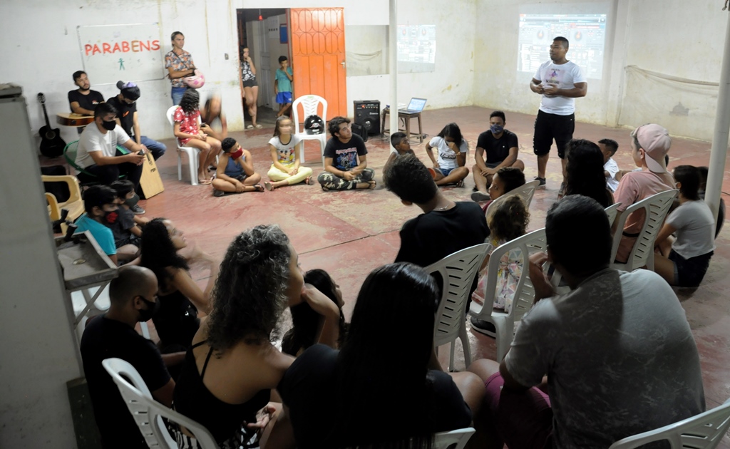 Jovens lutam para criar projeto que ofereça opções de arte e cultura na cidade de Patos