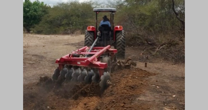 Secretaria de Agricultura inicia cortes de terras na Zona Rural de Cacimba de Areia