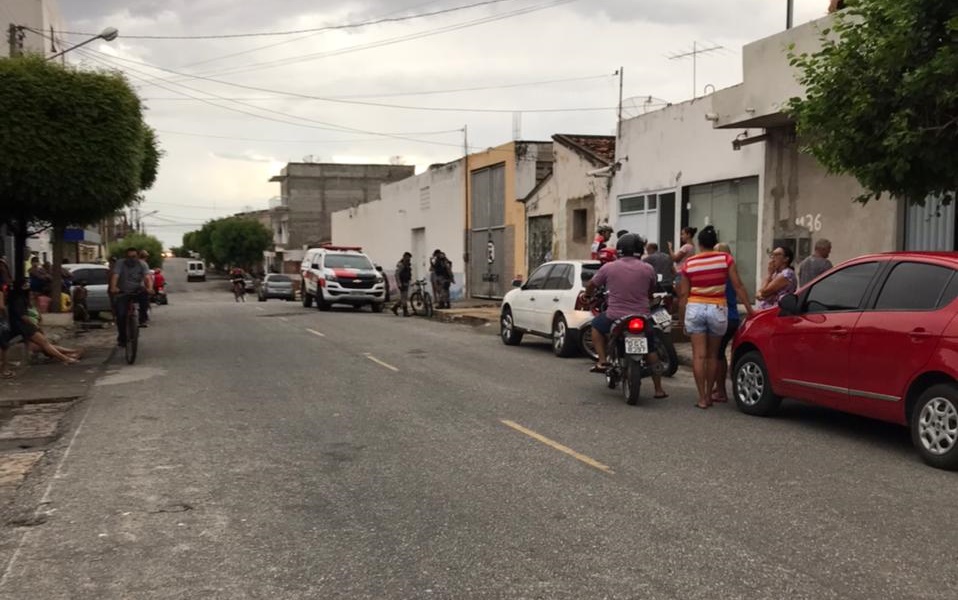 Mulher é encontrada morta dentro de residência na tarde desta quarta-feira (17) em Patos