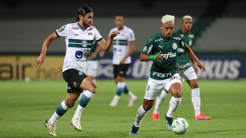 Palmeiras perde Menino, tem Kuscevic expulso e acaba derrotado pelo rebaixado Coritiba
