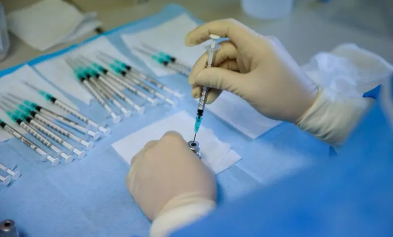 Vacinas da Pfizer e Moderna protegem contra variantes do coronavírus, diz estudo