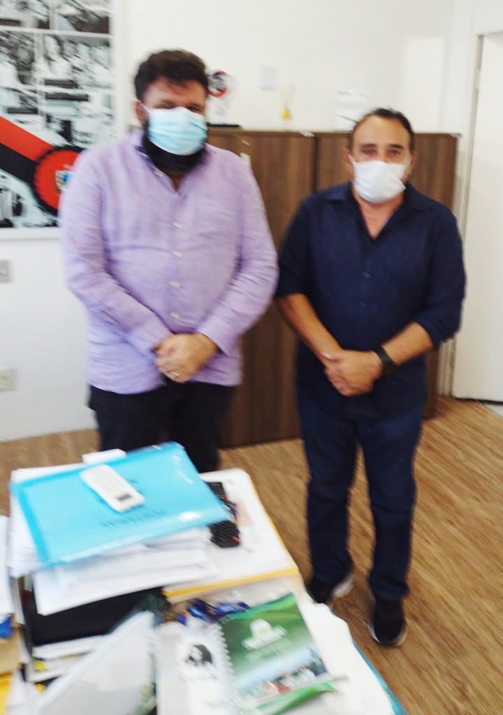 Prefeito Arimatéia garante novo ônibus escolar e reforma de colégio para Santa Terezinha junto ao Estado - Saiba Mais