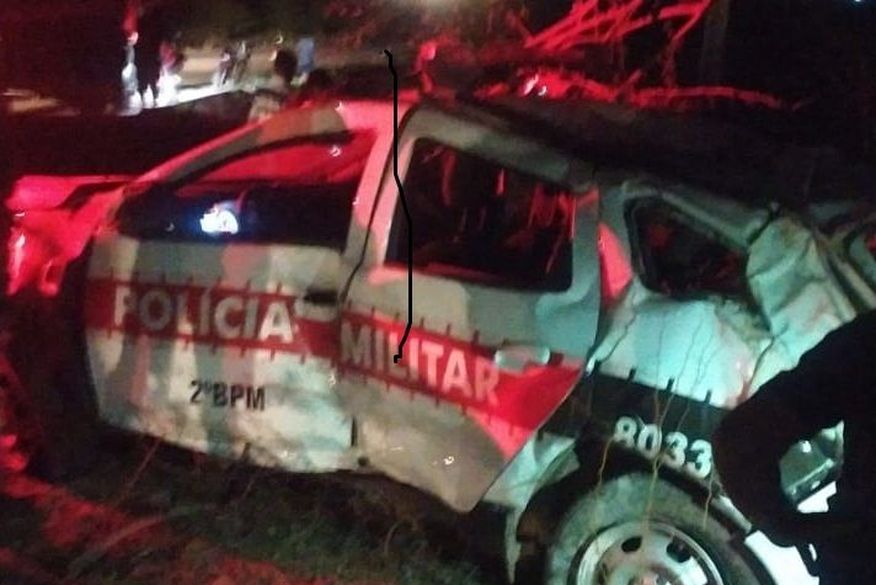 Viatura da Polícia Militar capota em acidente em CG
