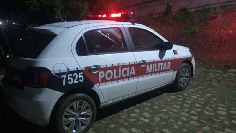 Homem é detido depois de se embriagar e perturbar vizinhos