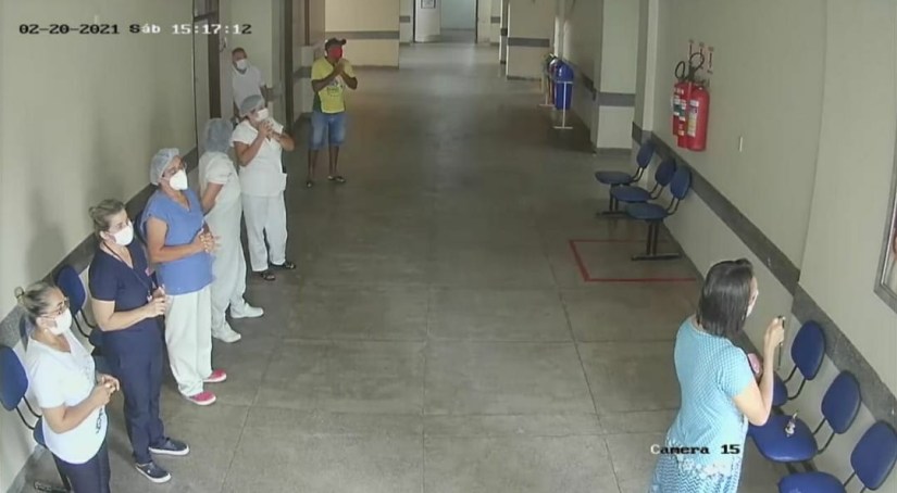 Covid no Sertão: Profissionais de saúde se juntam para rezar por pacientes internos