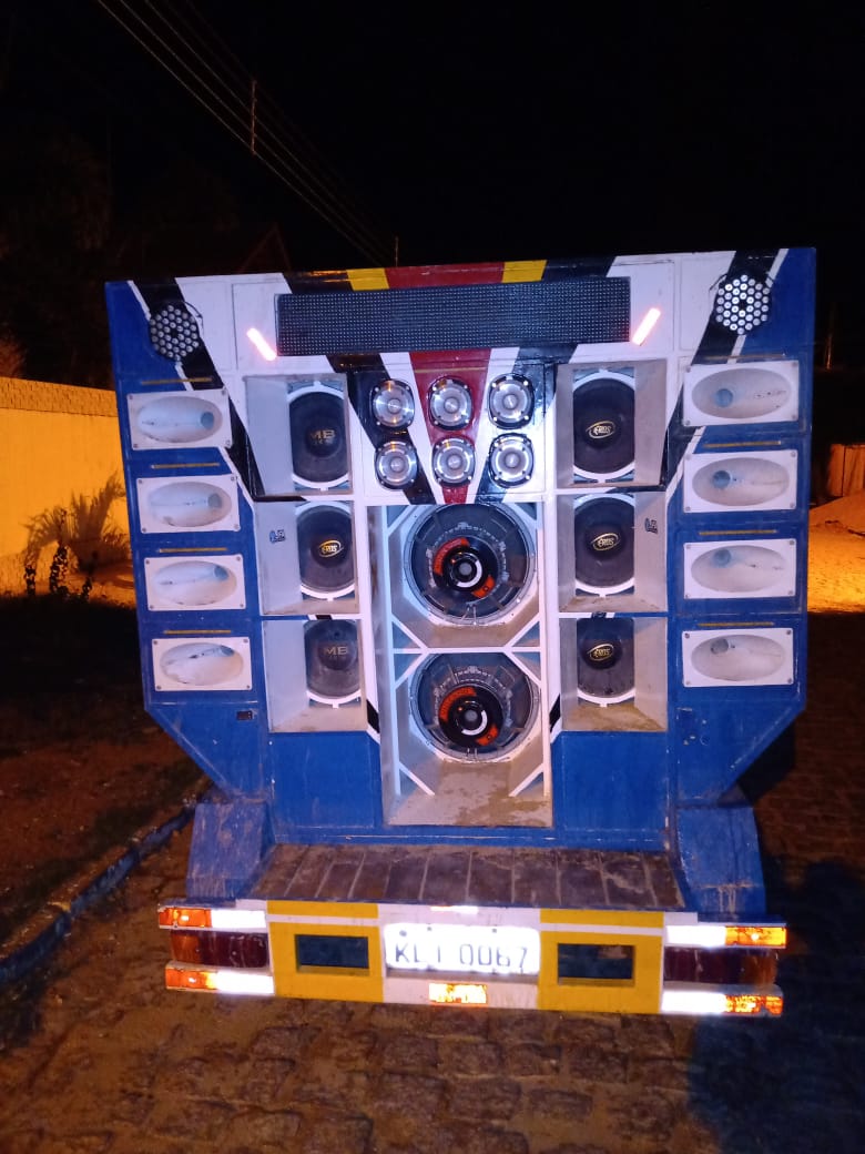 PM conduz paredão de som, e seu proprietário, por perturbação do sossego e aglomeração em Junco do Seridó-PB