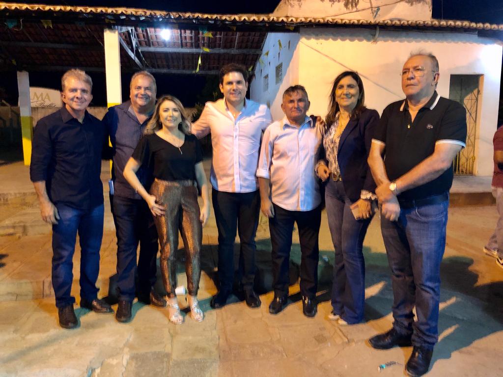 R$ 470 mil - Hugo participa da inauguração da Praça Beatriz Macário em Quixaba